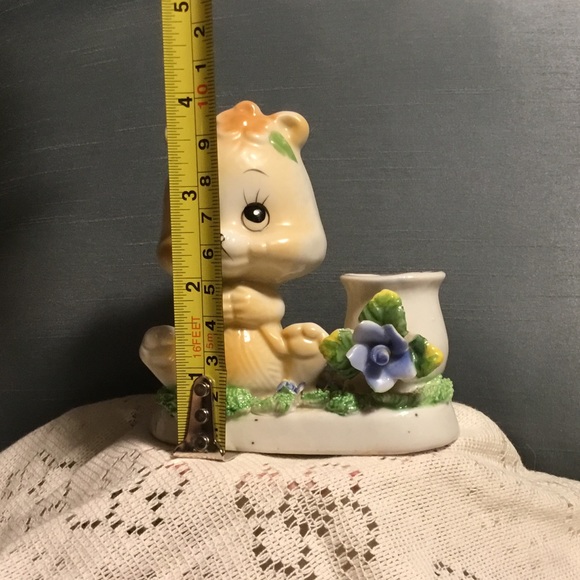 Vintage Kitschy Bear with Flowers and Pot **Rare - Picture 8 of 10